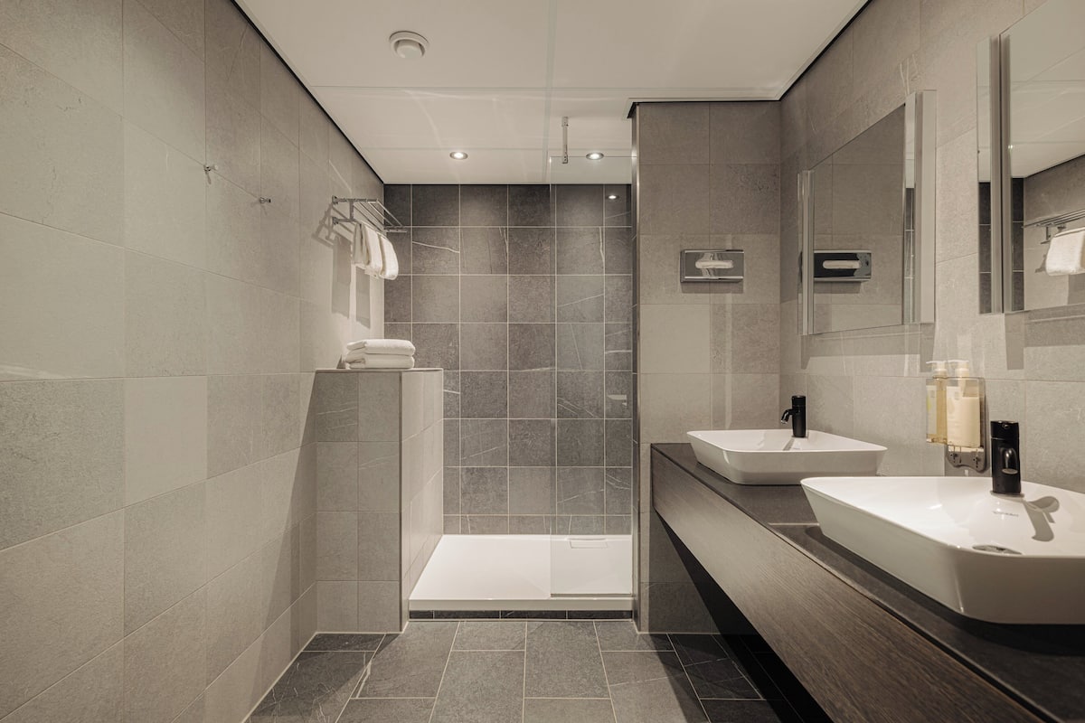 family room, 2 double beds | bathroom | combined shower/bathtub, free toiletries, hair dryer, towels