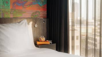 Comfort kamer, 1 tweepersoonsbed | Luxe beddengoed, een kluis op de kamer, een bureau, een laptopwerkplek