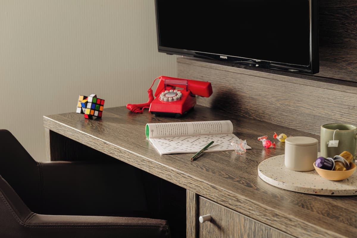 Chambre Confort, 1 lit une place | Literie de qualité supérieure, coffres-forts dans les chambres, bureau