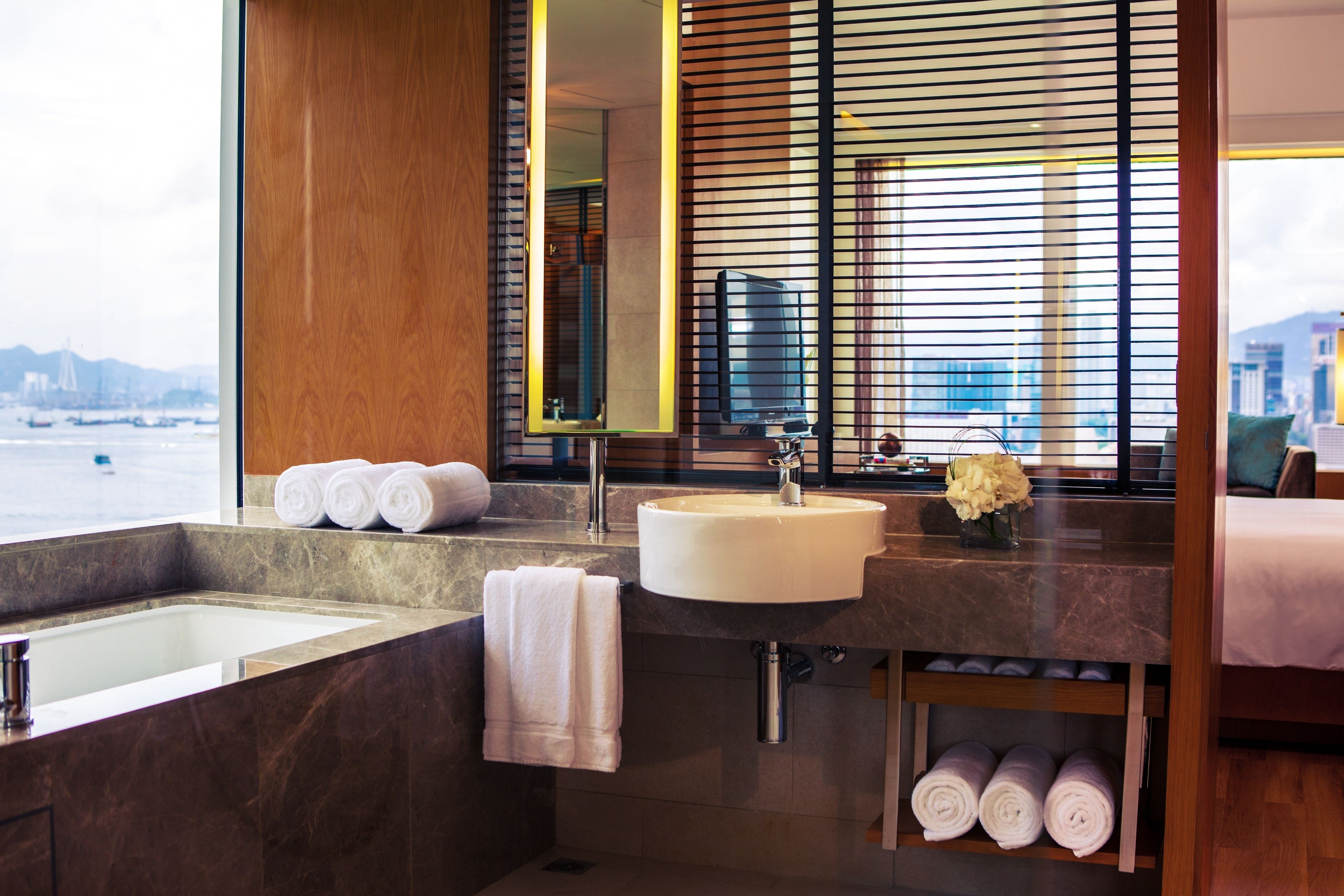 Photo - Renaissance Hong Kong Harbour View Hotel