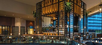 Renaissance Hong Kong Harbour View Hotel