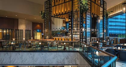 Renaissance Hong Kong Harbour View Hotel
