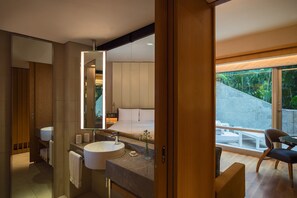 Room, 1 Queen Bed, Balcony, Garden View | Bathroom | Designer toiletries, hair dryer, bathrobes, slippers