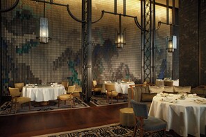 3 restaurants, breakfast, lunch, dinner served; international cuisine