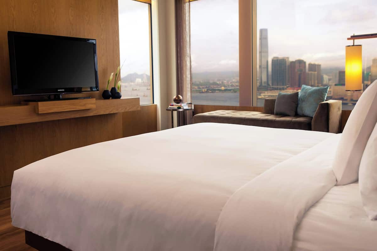 Executive Suite, 1 Bedroom, Non Smoking | 1 bedroom, premium bedding, minibar, in-room safe