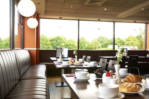 Breakfast and dinner served - Travelodge Dublin Phoenix Park Hotel (Dublin)