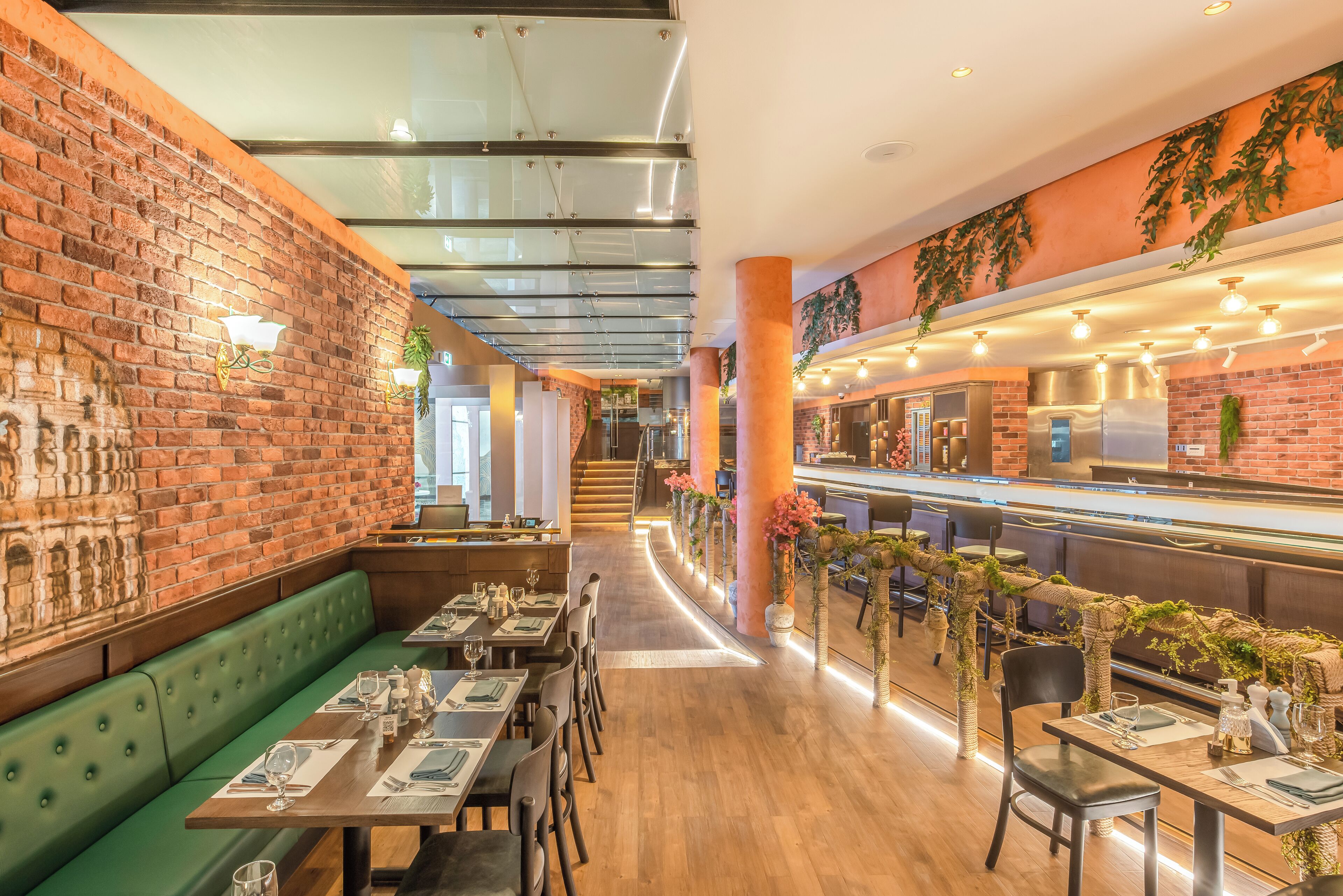 2 restaurants, breakfast, lunch, dinner served; international cuisine