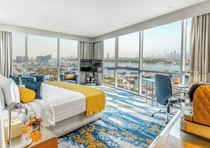Premier Waterfront Panoramic View | Hypo-allergenic bedding, in-room safe, individually decorated, desk - Golden Sands-Dubai Creek (Dubai)