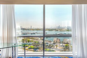 Premier-Zimmer (Premier Waterfront) | Allergikerbettwaren, Zimmersafe, individuell dekoriert, Schreibtisch