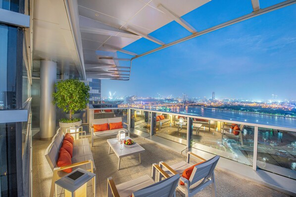 Grand Suite Waterfront with Terrace, with Hermes Amenities & Jacuzzi | View from room - Golden Sands-Dubai Creek (Dubai)