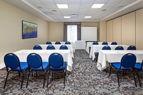 Hilton Garden Inn Toronto Oakville - Image 26