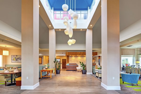 Lobby - Hilton Garden Inn Toronto/Oakville (Oakville)