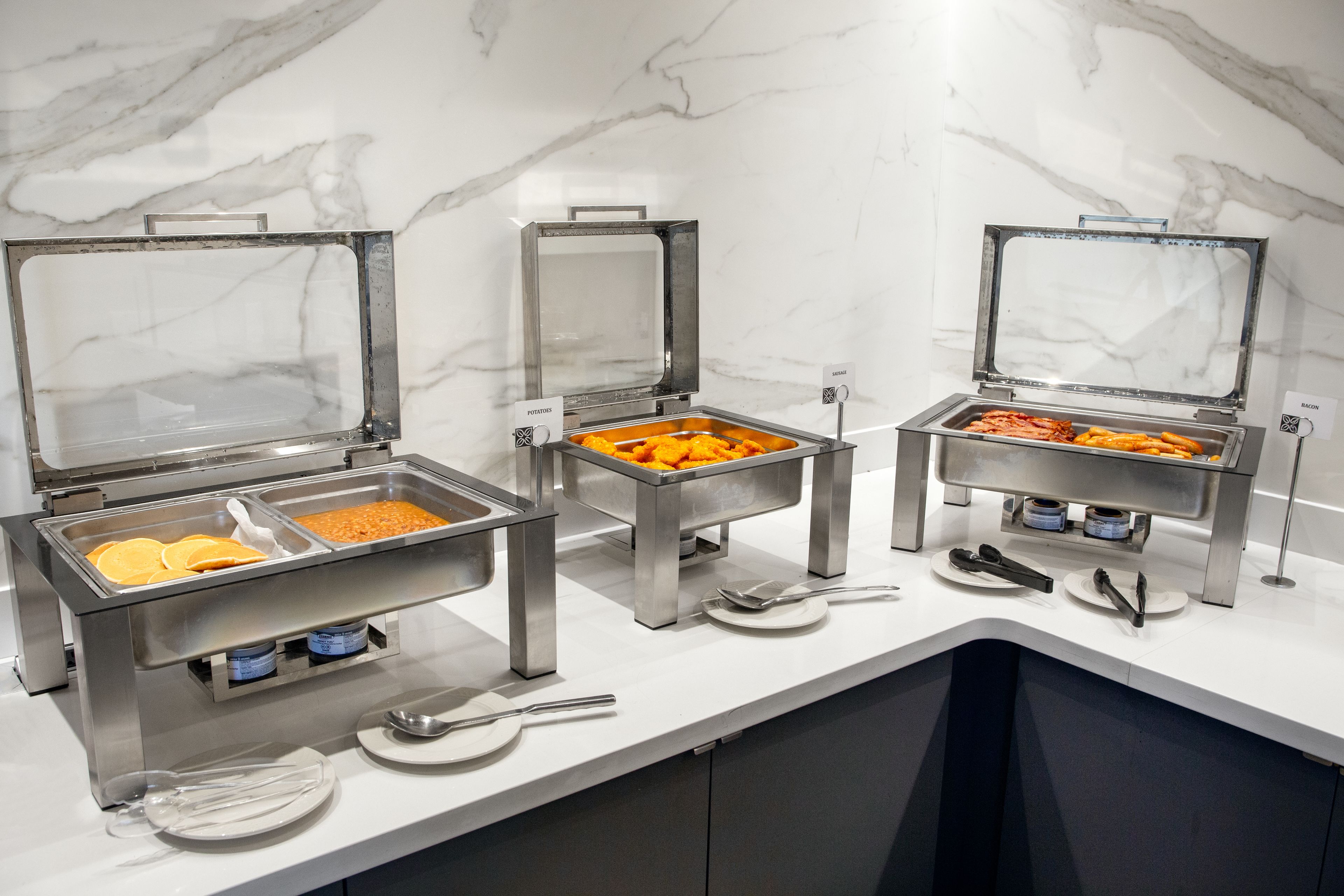 daily cooked-to-order breakfast (cad 18.95 per person)