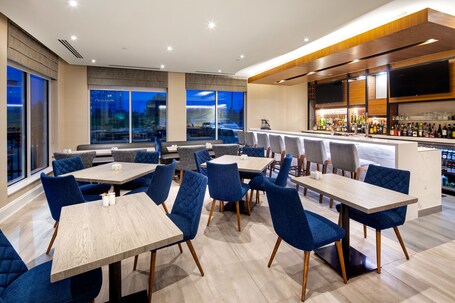 Hilton Garden Inn Toronto Oakville - Image 33