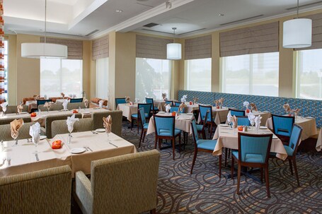 Hilton Garden Inn Toronto Oakville - Image 32