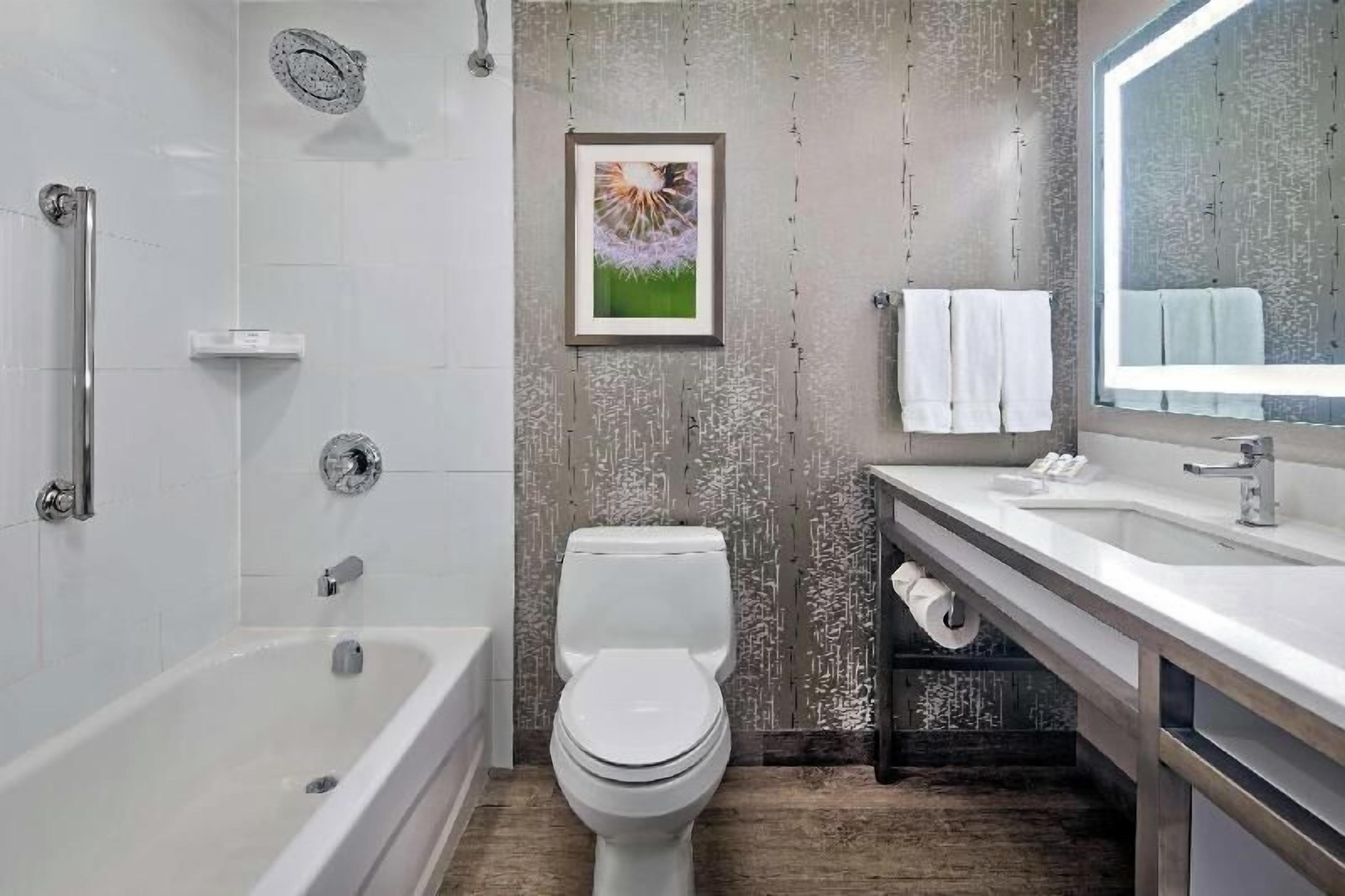 Banheiro | Produtos de toalete grátis, secador de cabelo, toalhas de banho 