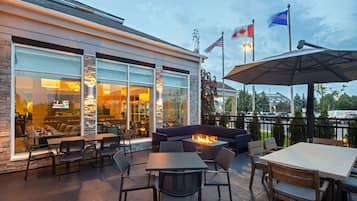 Breakfast, lunch, dinner served; American cuisine