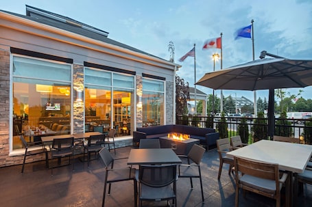 Breakfast, lunch and dinner served . Hilton Garden Inn Toronto/Oakville