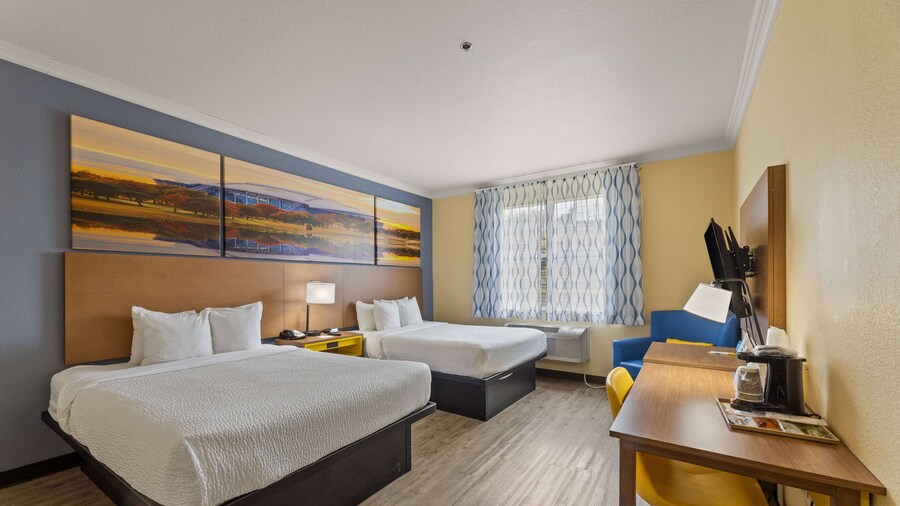 Days Inn & Suites by Wyndham Euless DFW Airport South