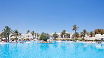 Indoor pool, 3 outdoor pools, pool loungers