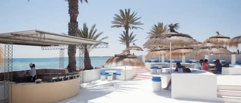 4 restaurantes; se sirven desayunos