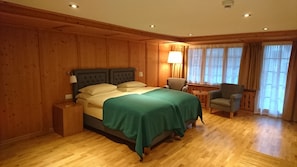 City Suite, 2 Bedrooms | Down duvets, minibar, desk, iron/ironing board