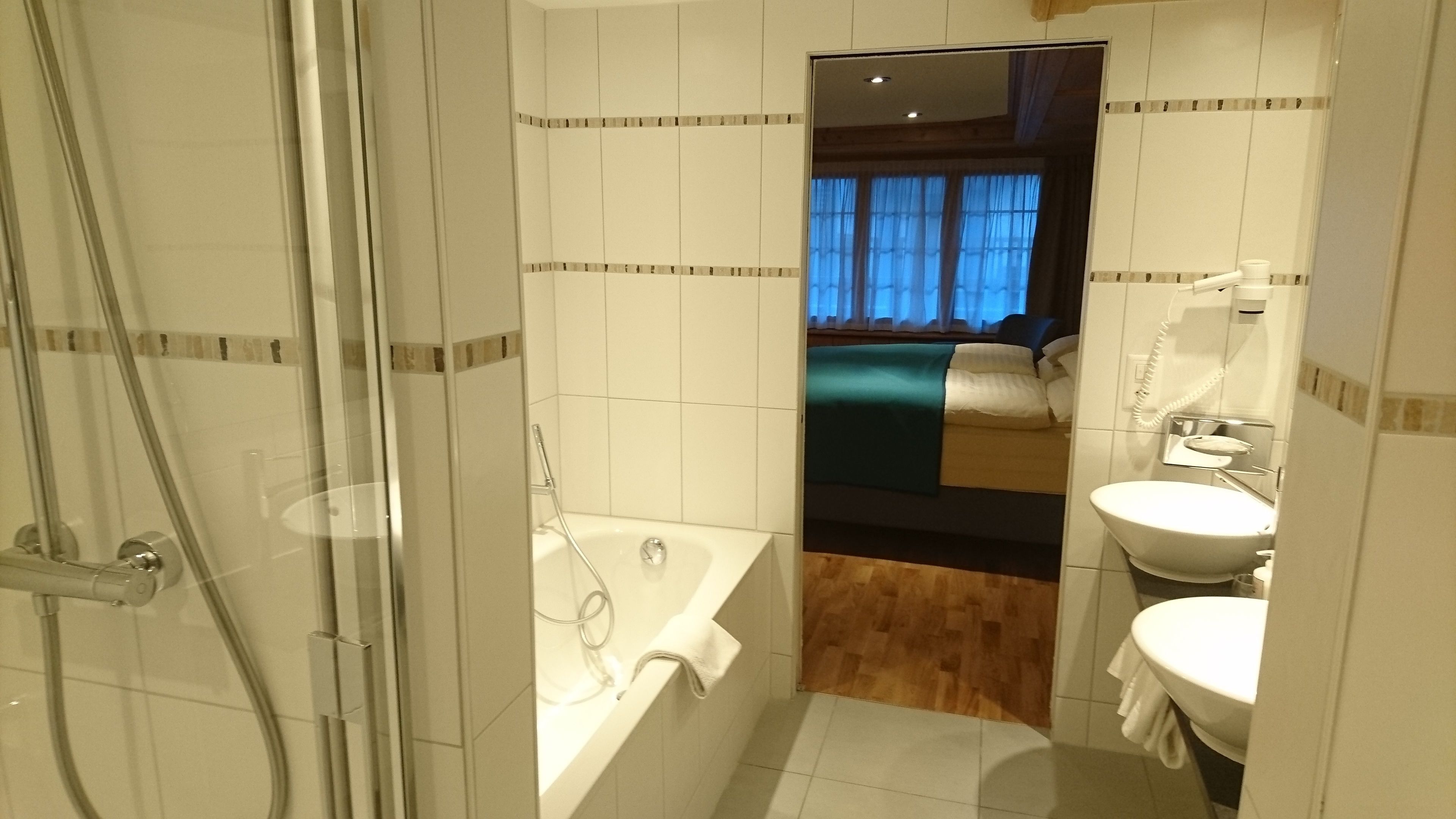 city suite, 2 bedrooms | bathroom | combined shower/bathtub, hair dryer, bathrobes, slippers