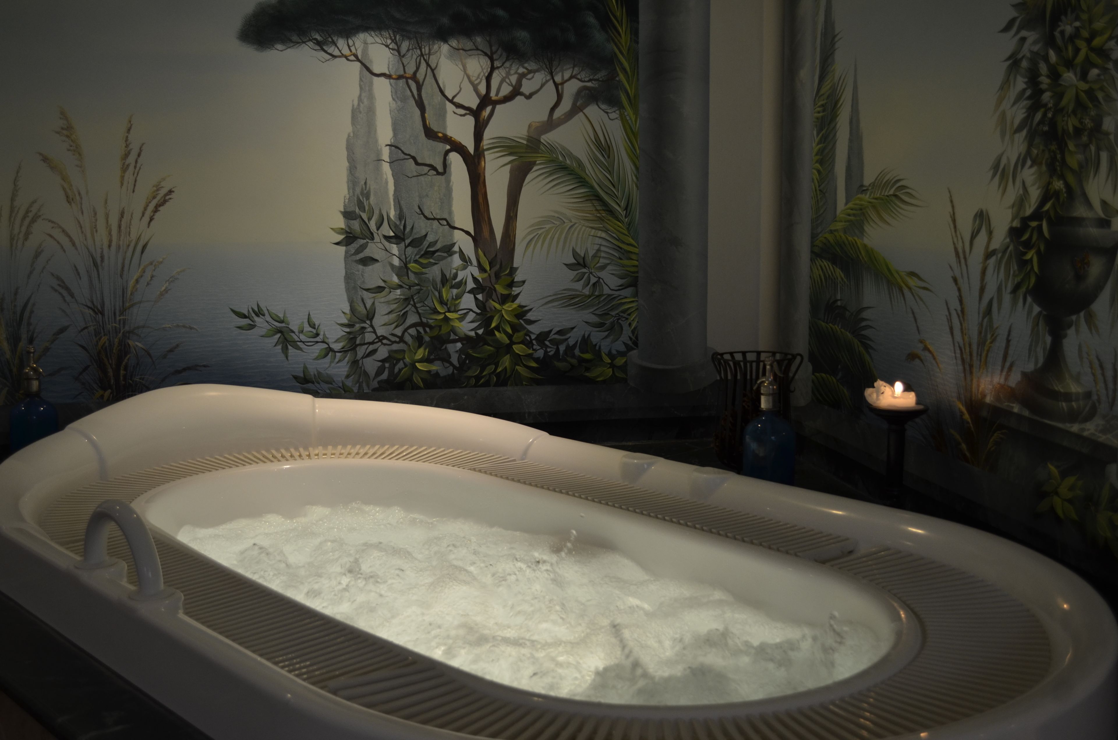 indoor spa tub