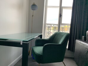 小型套房 | 客房内商务中心