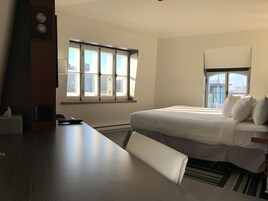 Deluxe Suite | 1 bedroom, hypo-allergenic bedding, individually decorated