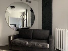 Executive lakosztály | Nappalirész | Síkképernyős tévé