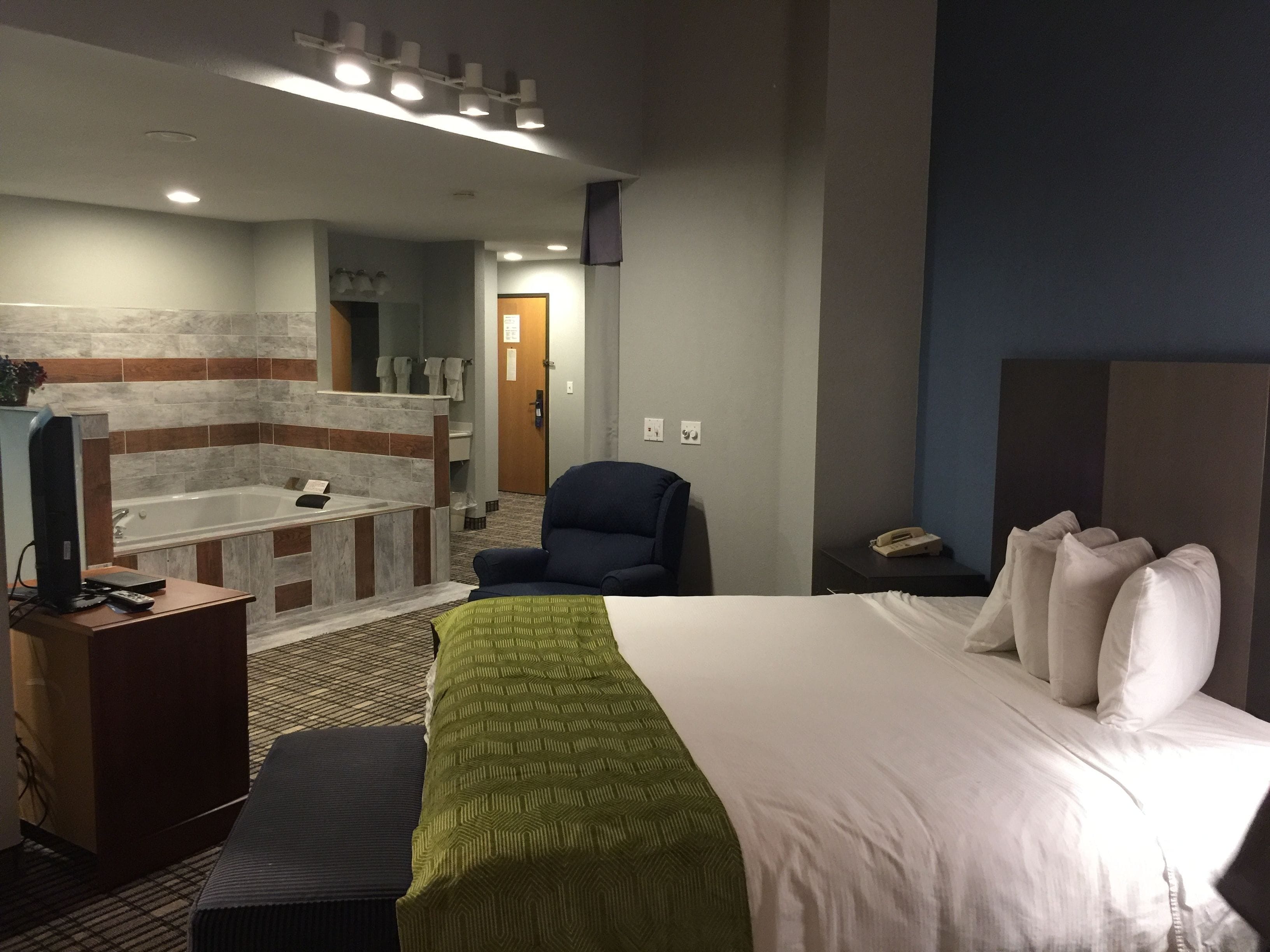 superior studio suite, 1 king bed, non smoking | pillow-top beds, in-room safe, desk, blackout curtains