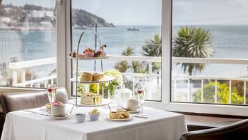 Desayuno inglés diario (GBP 15 por persona)