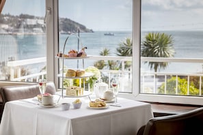 Petit-déjeuner anglais (15 GBP par personne)