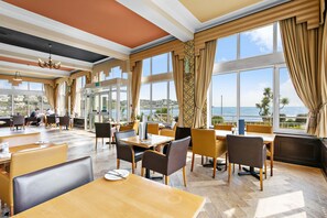 Se sirven desayunos, comidas, cenas y cocina británica 