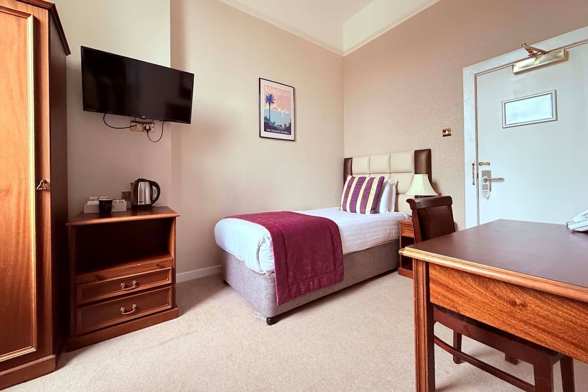1 bedroom, in-room safe, iron/ironing board, free WiFi