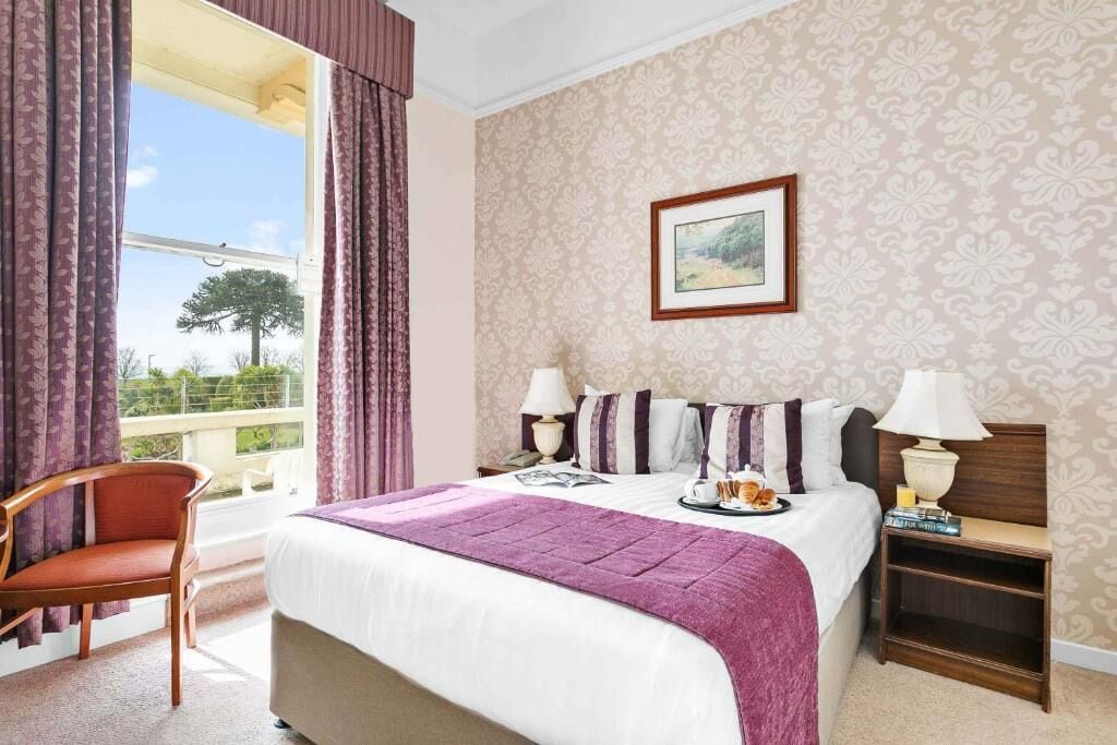 Chambre Standard double, vue sur la mer | Literie hypoallergénique, coffre-fort, décor unique, ameublement unique