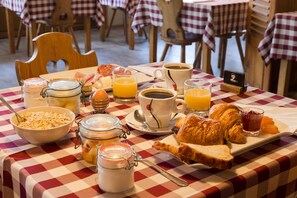 Desayuno continental todos los días (con cargo) 