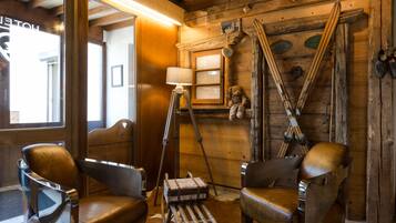 Coin salon dans le hall