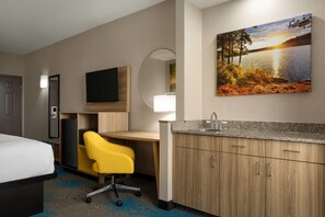 Room, 1 King Bed, Non Smoking (Efficiency) | In-room safe, soundproofing, iron/ironing board, cribs/infant beds