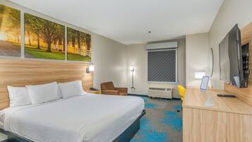 Room, 1 King Bed, Non Smoking | In-room safe, soundproofing, iron/ironing board, cribs/infant beds