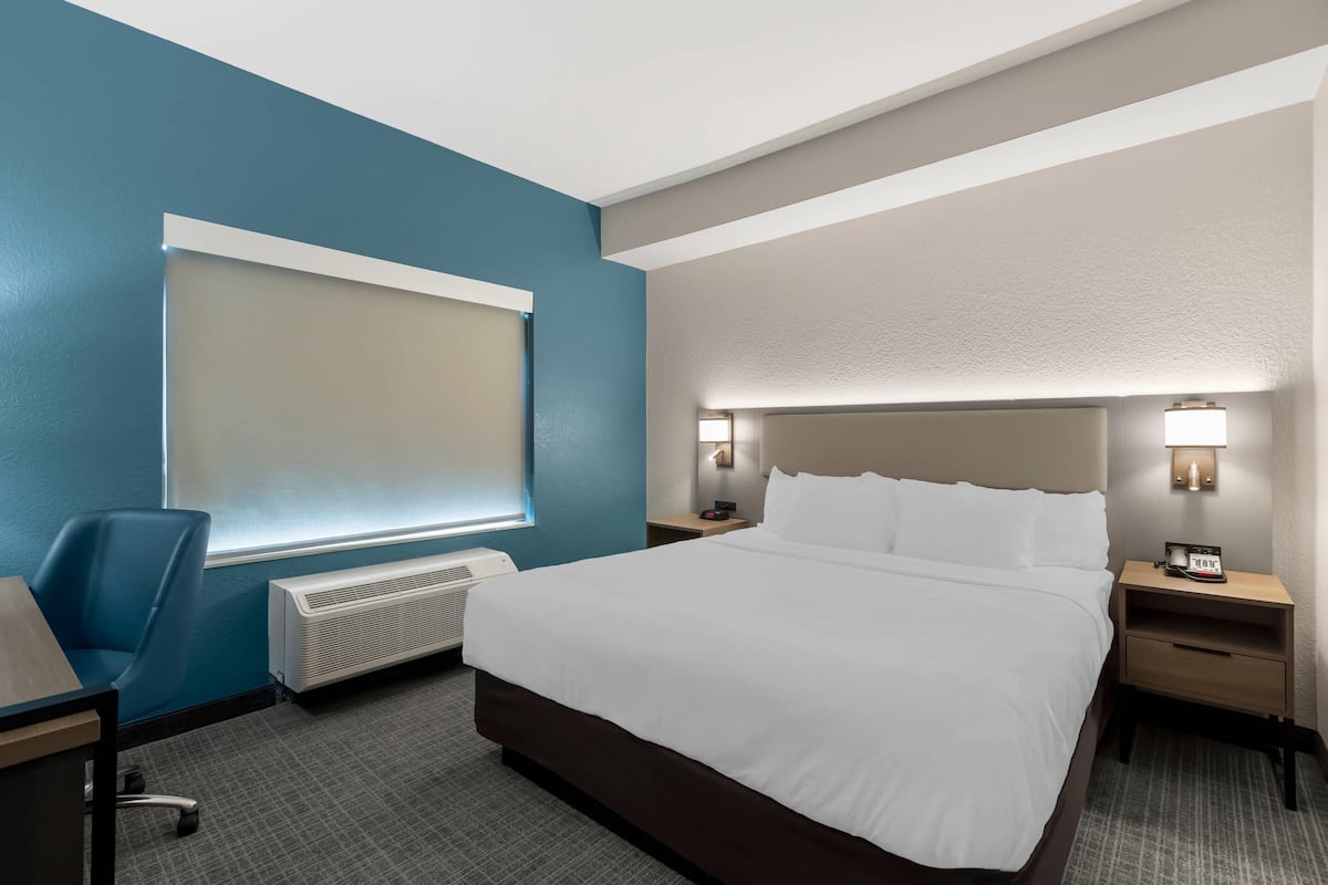 Suite, 1 King Bed, Non Smoking