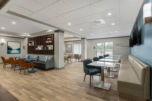 Free daily buffet breakfast - Comfort Inn & Suites Camden (Camden)