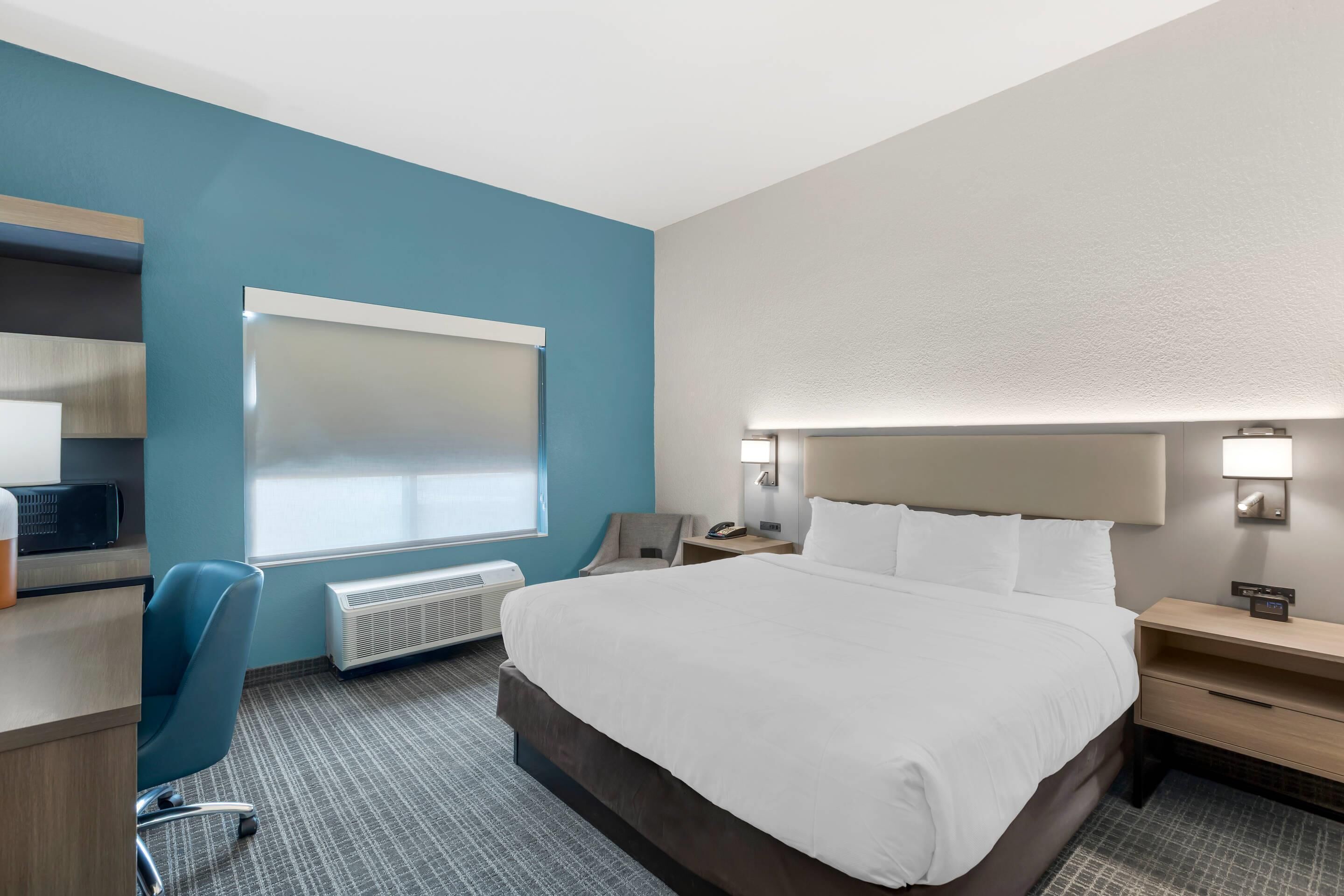 1 bedroom, premium bedding, desk, iron/ironing board