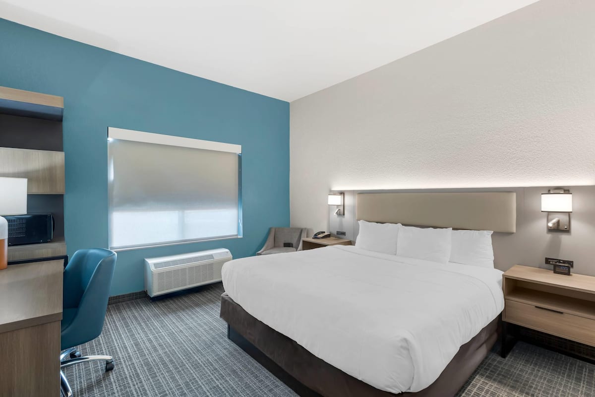 1 bedroom, premium bedding, desk, iron/ironing board