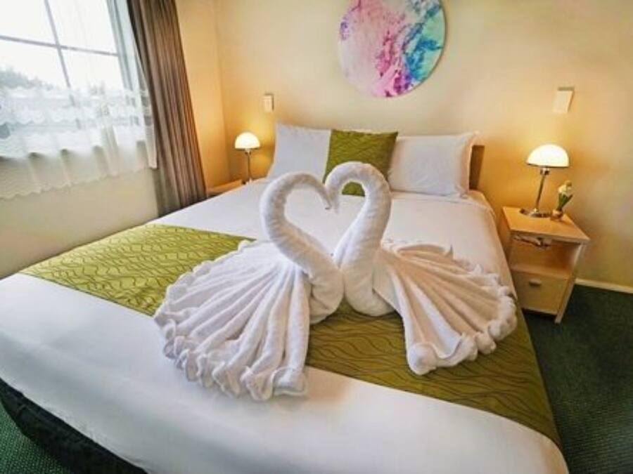 Bureau, chambres insonorisées, fer et planche à repasser, Wi-Fi gratuit