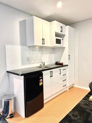 Desk, soundproofing, iron/ironing board, free WiFi