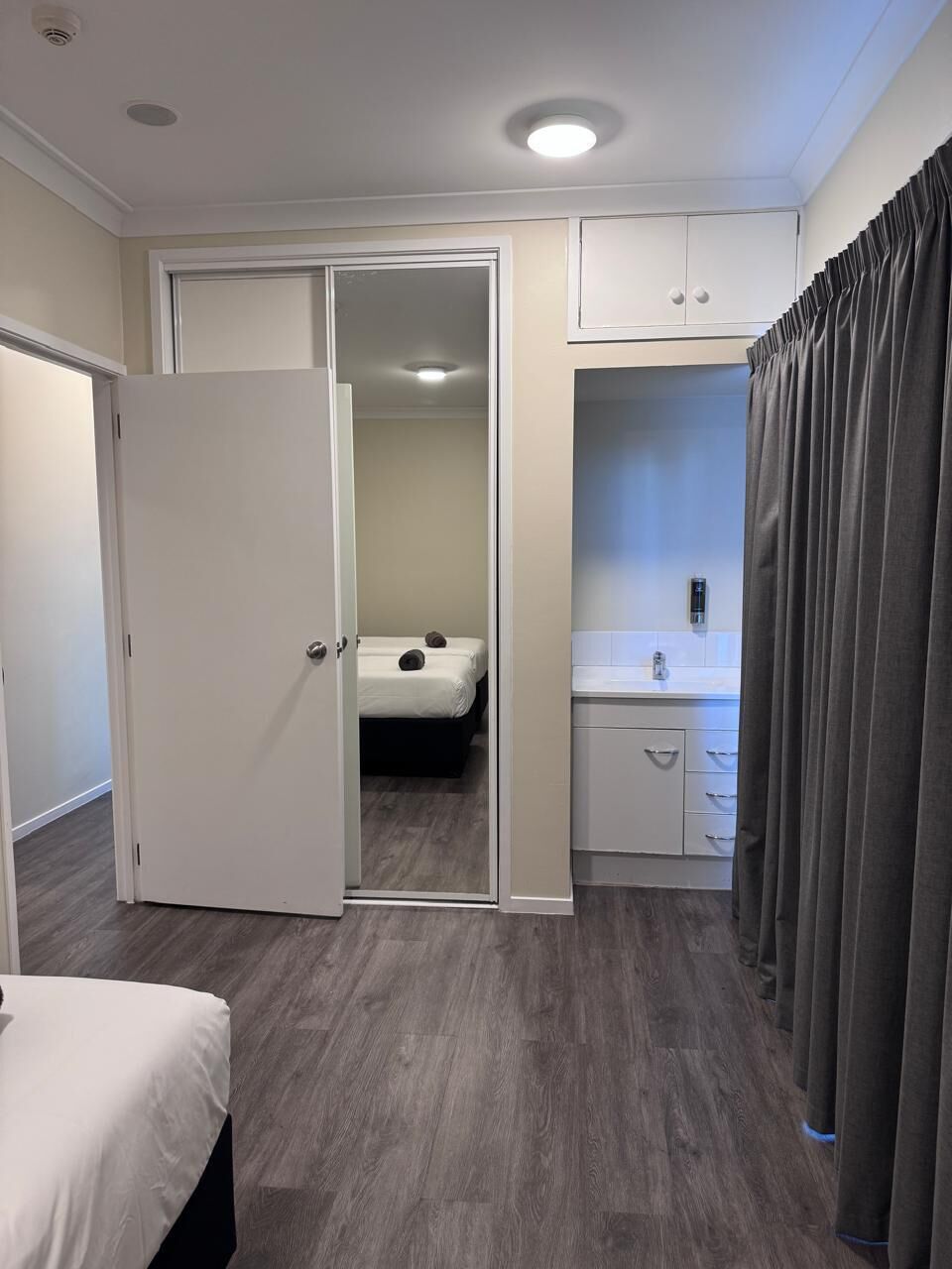 2 Bedroom Townhouse | Desk, soundproofing, iron/ironing board, WiFi (free)