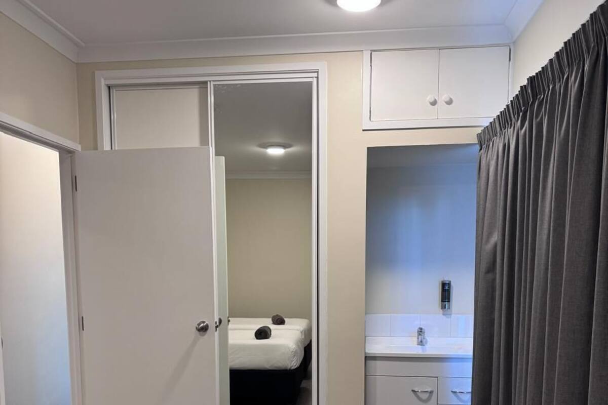 Casa de ciudad, 2 habitaciones | Escritorio, insonorización, tabla de planchar con plancha y wifi gratis 