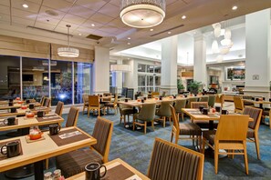 Breakfast and dinner served - Hilton Garden Inn Toronto - Mississauga (Mississauga)